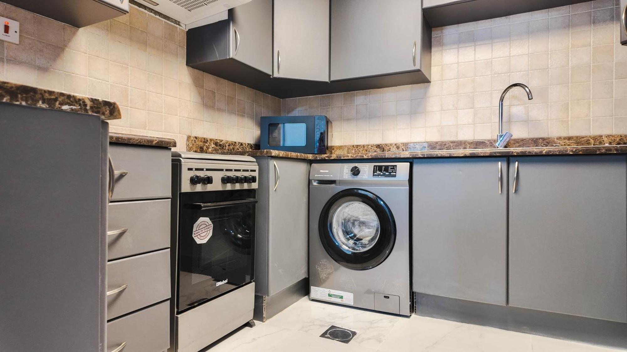 Sky High 2br Amazing Marina Views Near Metro & Mall Apartment