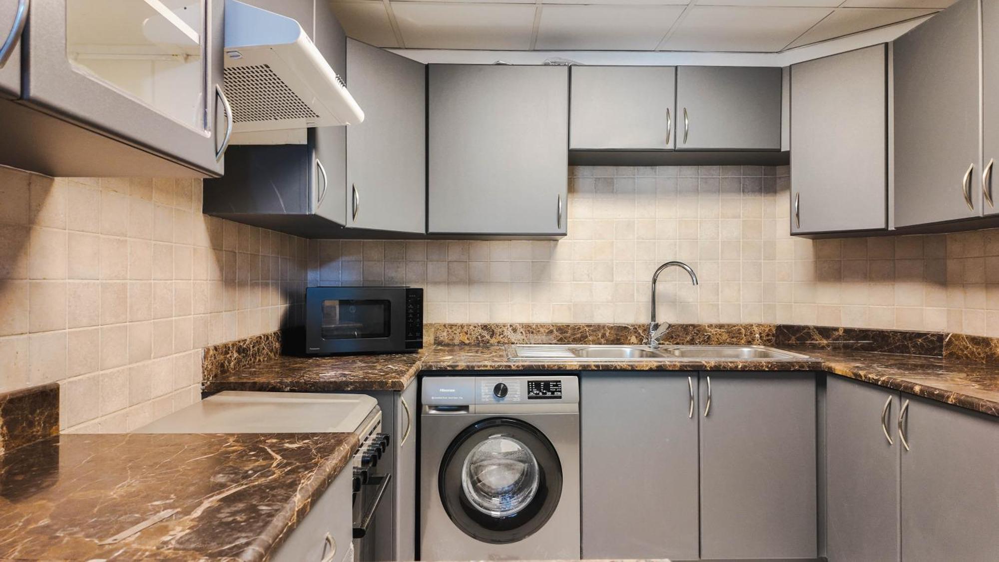 Sky High 2br Amazing Marina Views Near Metro & Mall Apartment *