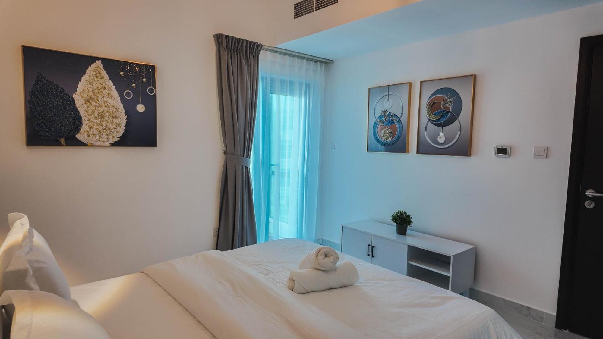 Sky High 2br Amazing Marina Views Near Metro & Mall Apartment *