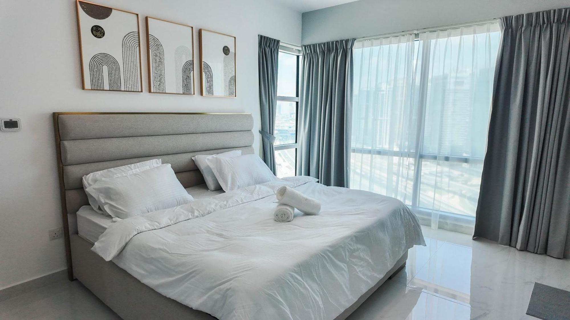 Sky High 2br Amazing Marina Views Near Metro & Mall Apartment *