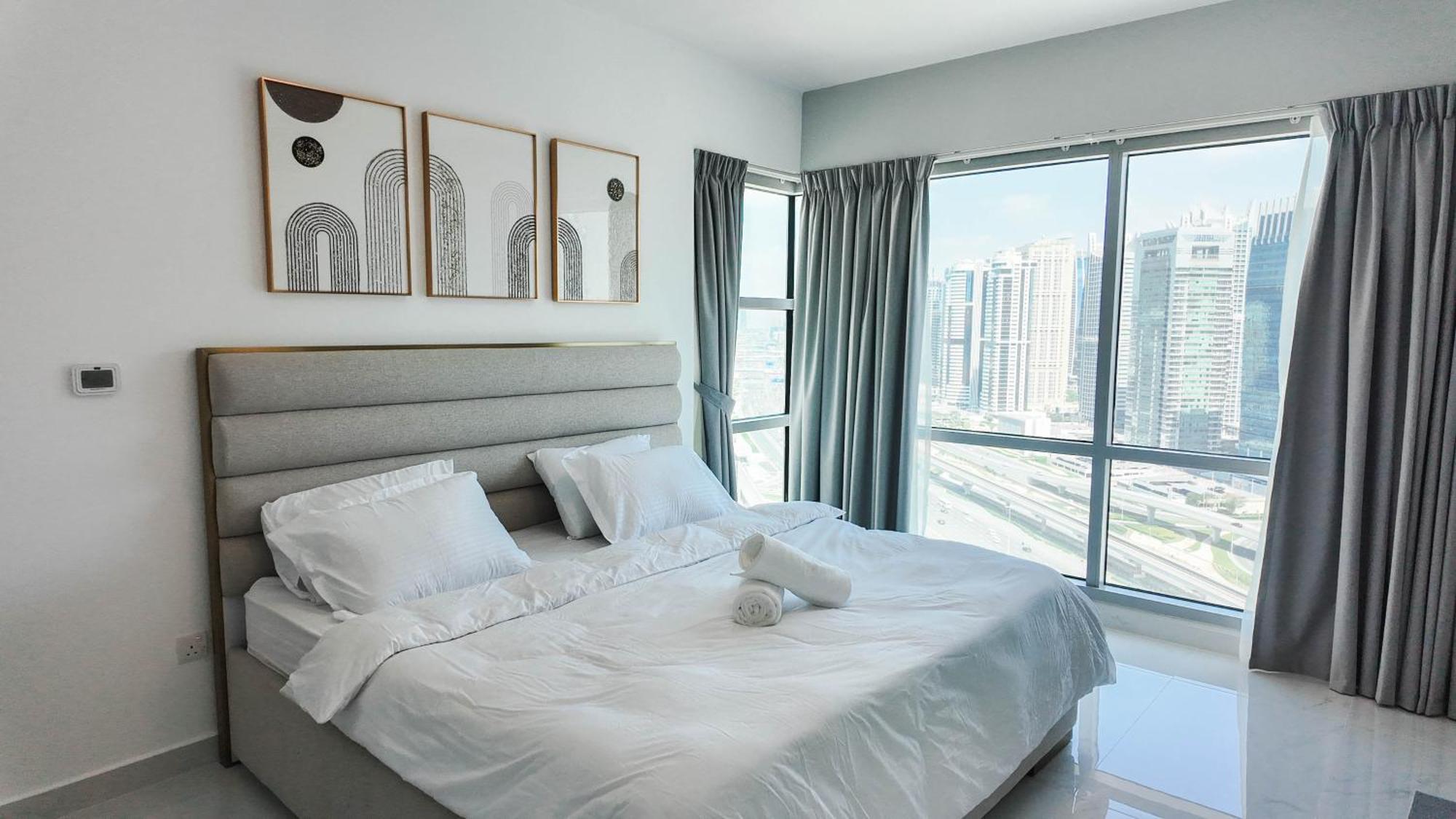 Sky High 2br Amazing Marina Views Near Metro & Mall *