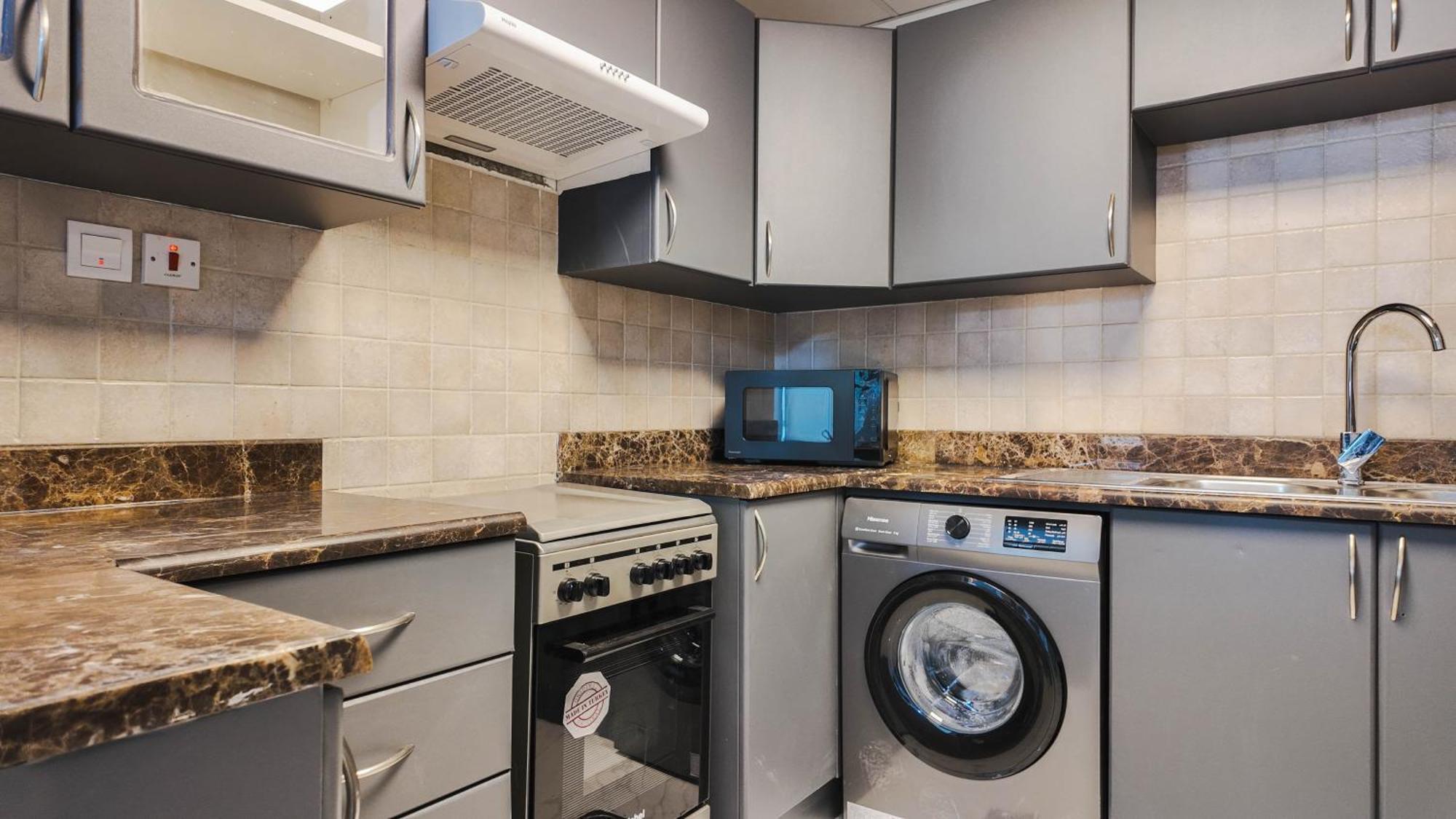 Sky High 2br Amazing Marina Views Near Metro & Mall Dubai